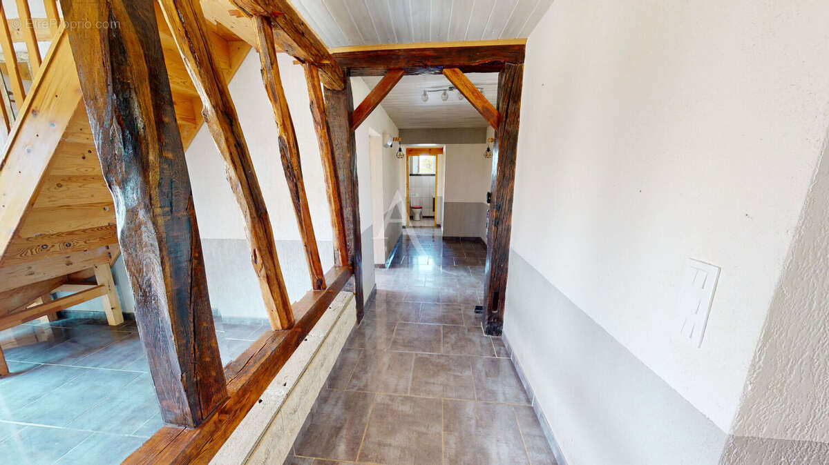 Ancienne maison de caractère rénovée avec vue dégagée sur la campagne - photo 6