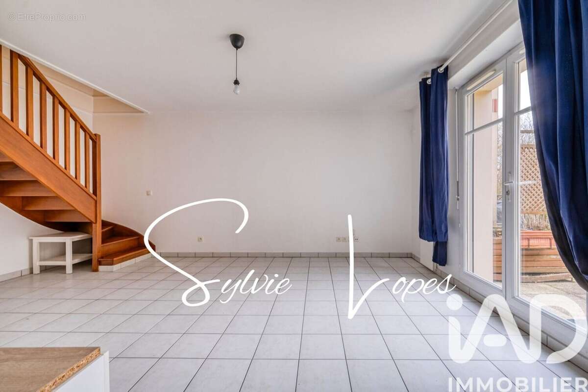 Photo 2 - Appartement à MAGNY-LE-HONGRE