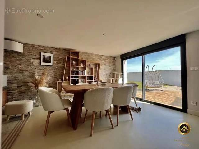 Maison à LUCENAY