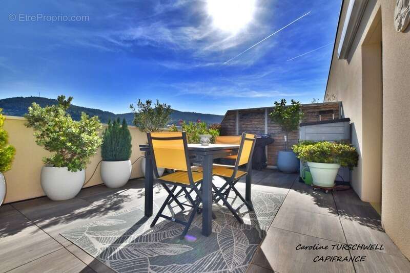 Appartement à SOLLIES-PONT