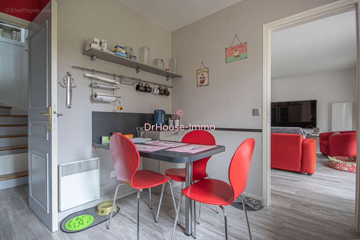 Maison à LA QUEUE-LES-YVELINES