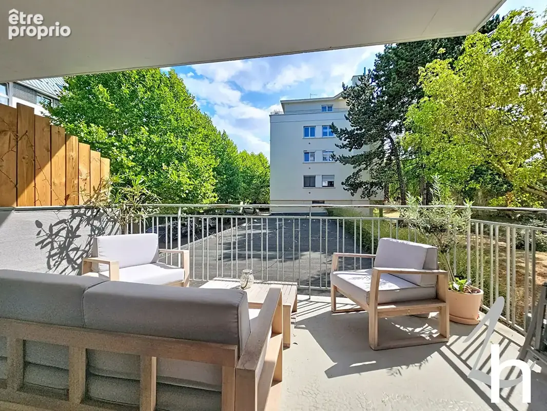 Appartement rénové - centre ville - terrasse - cave - garage - photo 2