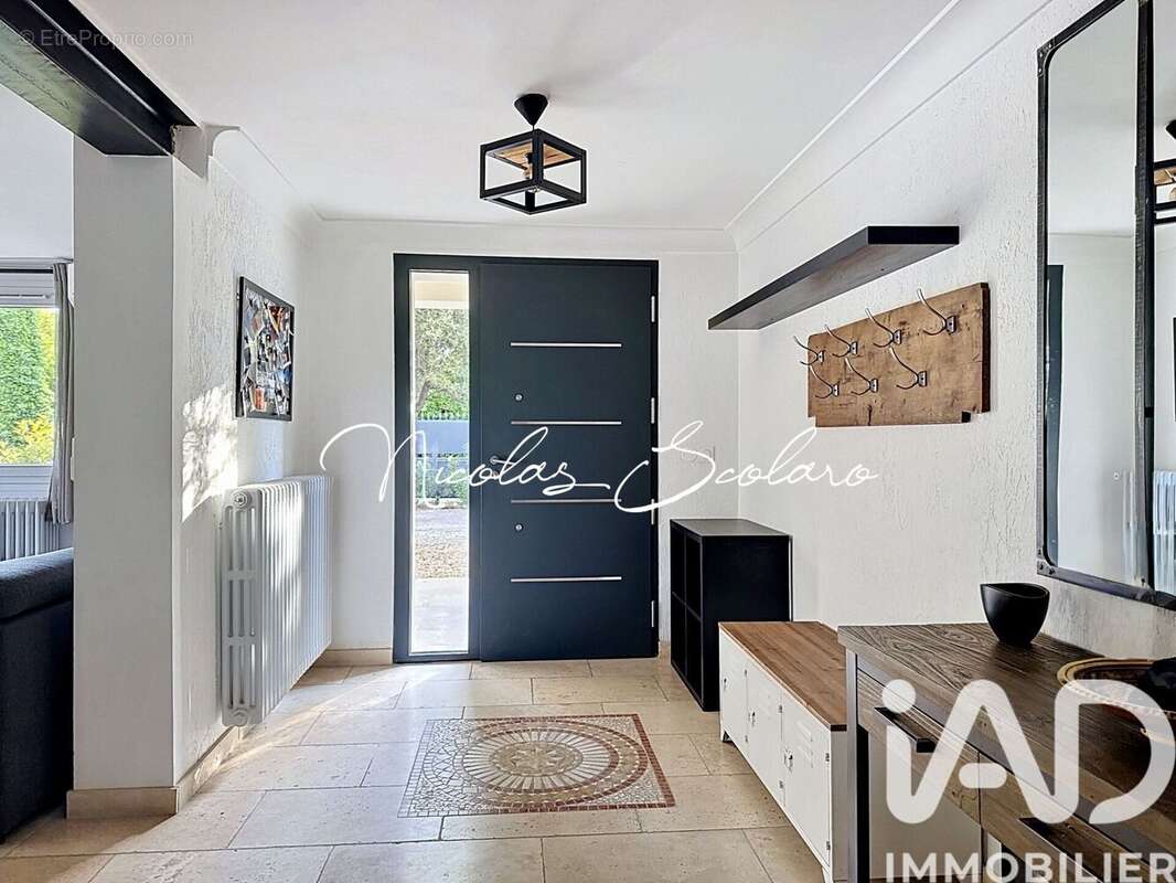 Photo 2 - Maison à ENTRAIGUES-SUR-LA-SORGUE