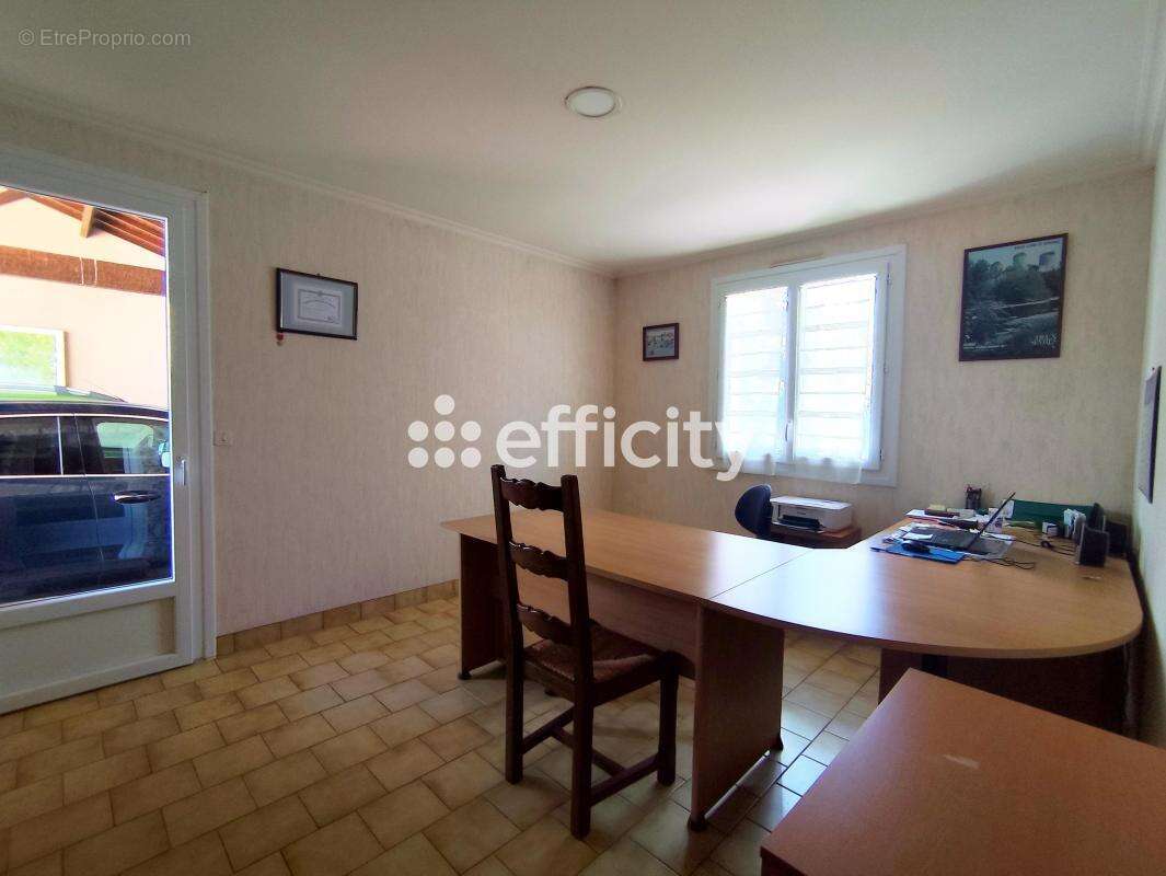 Maison 173 m² à La Vergne  - photo 11
