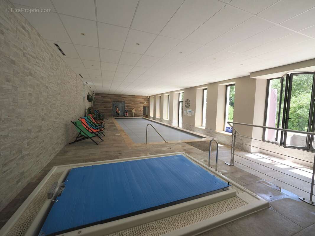 Piscine chauffée 14 x 4 m avec jacuzzi pouvant recevoir 8 paersonnes - Autre à DIEULEFIT