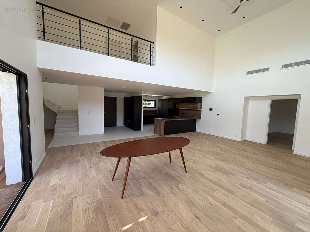 Maison à ROQUEBRUNE-SUR-ARGENS