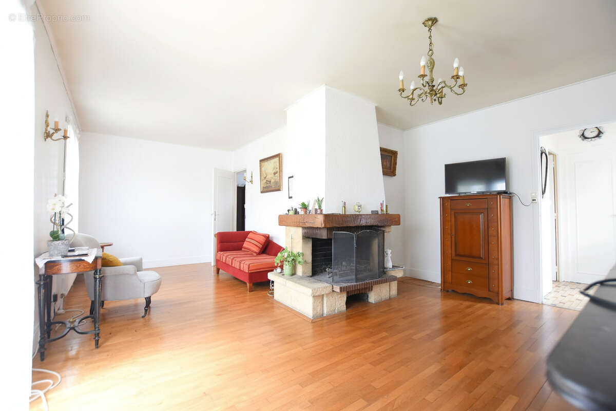 Maison à LES ESSARTS-LE-ROI