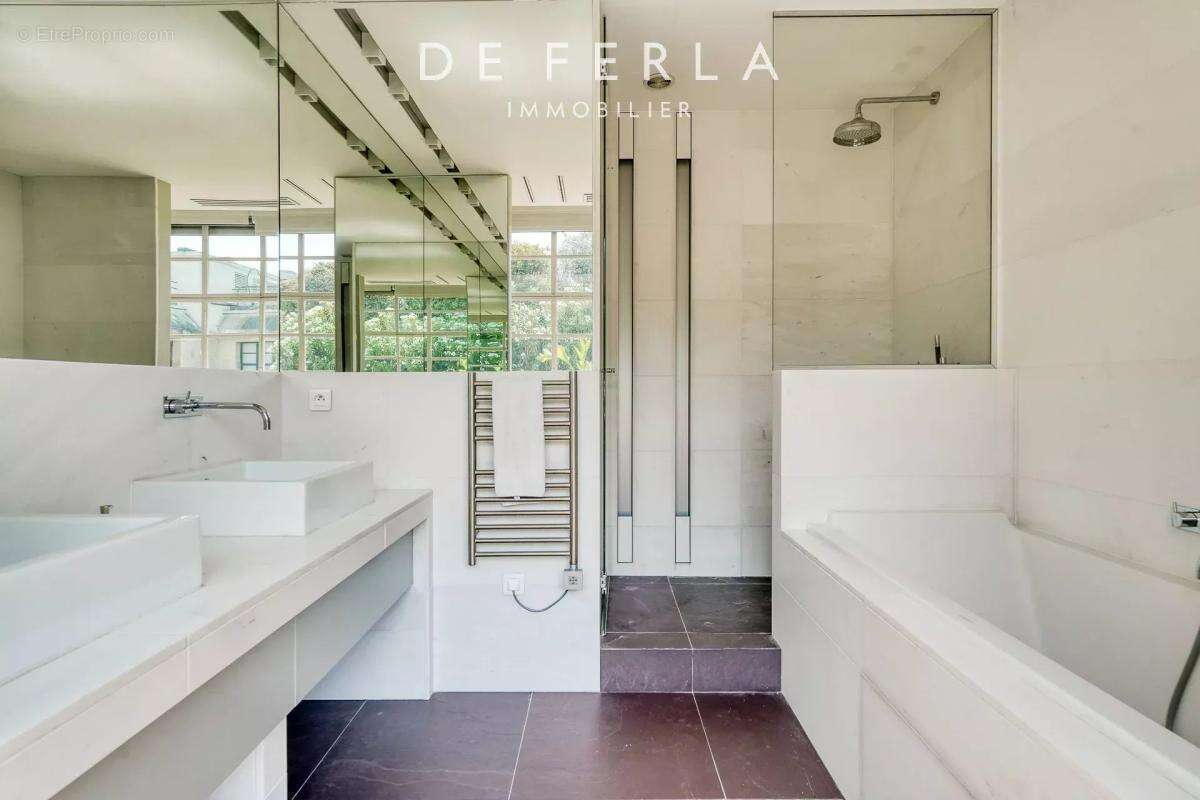 Appartement à PARIS-8E