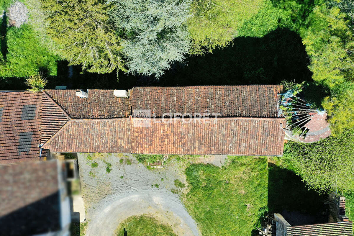 Maison à LE DOUHET