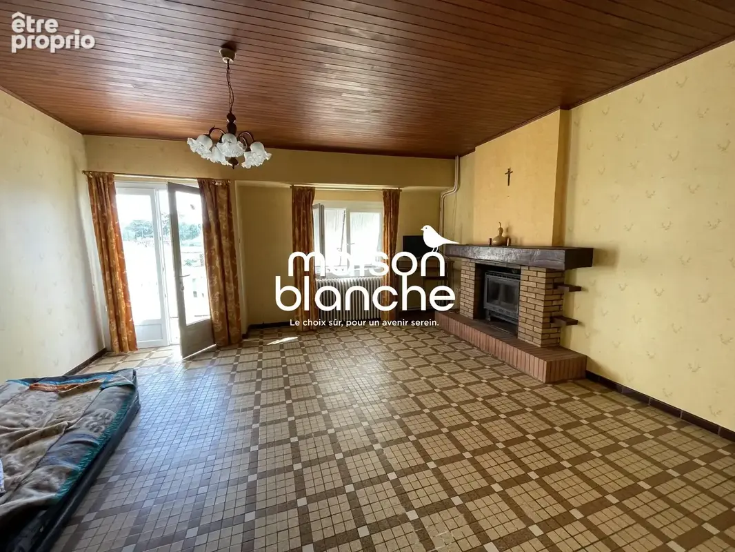 Maison 4 pièces 131 m² à vendre à Saint-Martin-De-Coux (17360) - photo 2