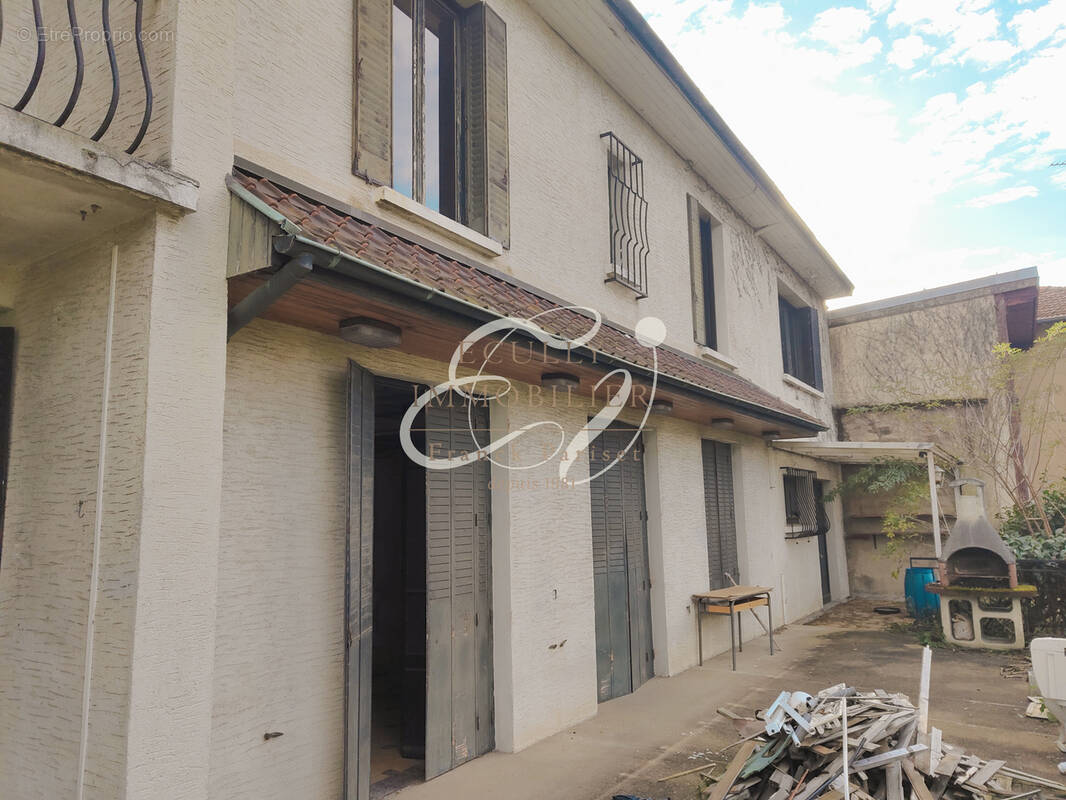 Maison à TASSIN-LA-DEMI-LUNE