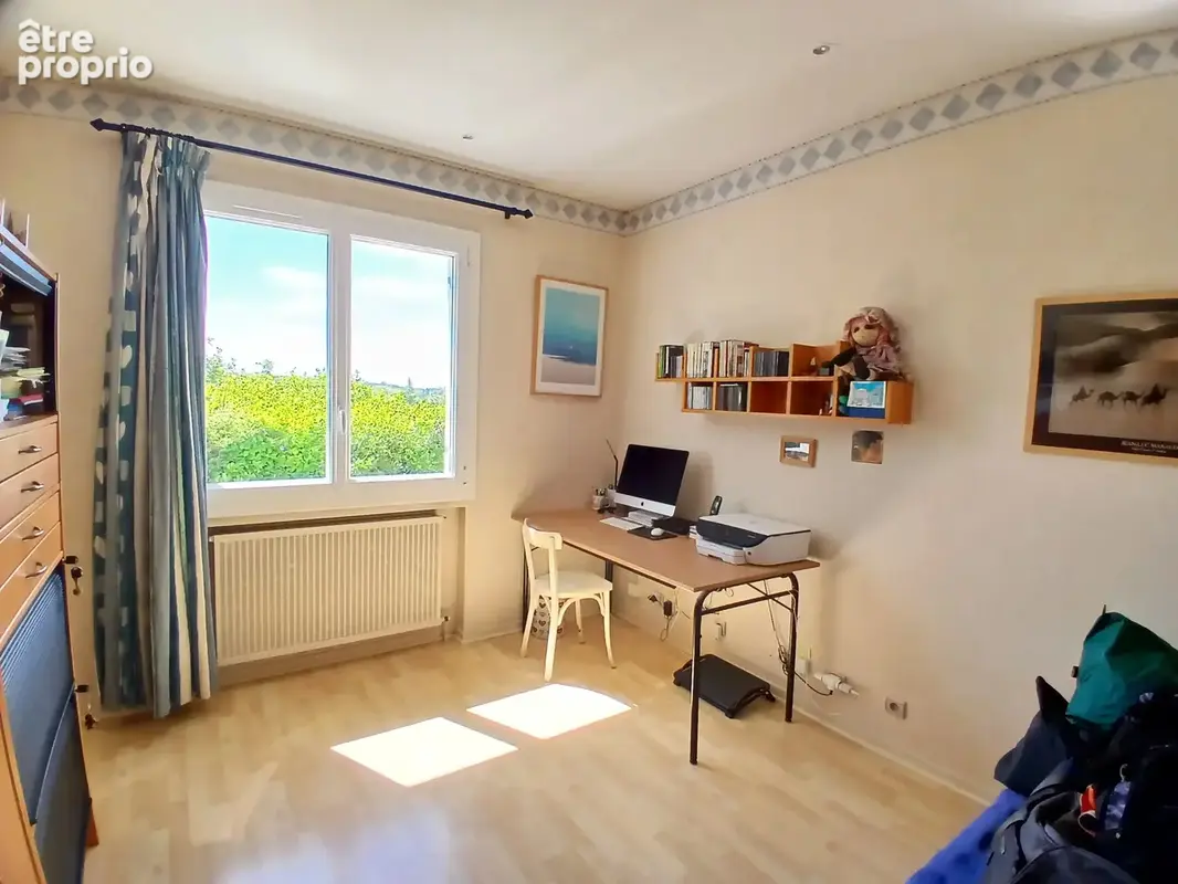 Propriété de 5 chambres située à la lisière du village, offrant de jolies vues. - photo 9