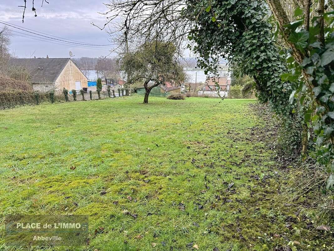 Terrain à MAREUIL-CAUBERT
