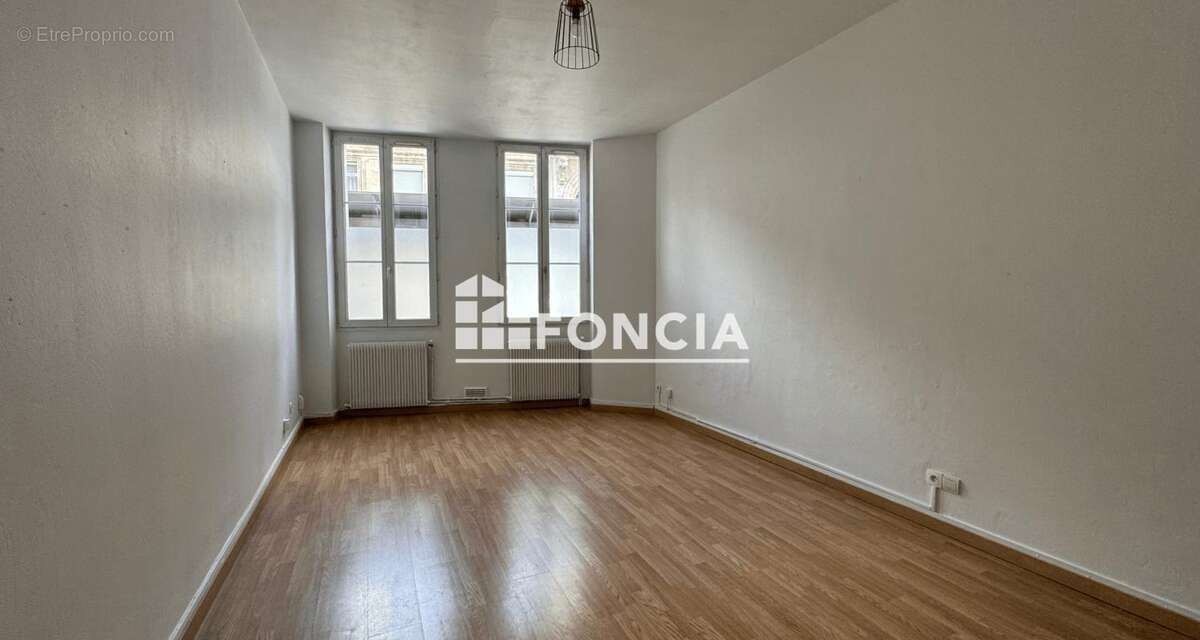 - Quartier VICTOIRE - T2 dans un Immeuble en pierre - photo 4