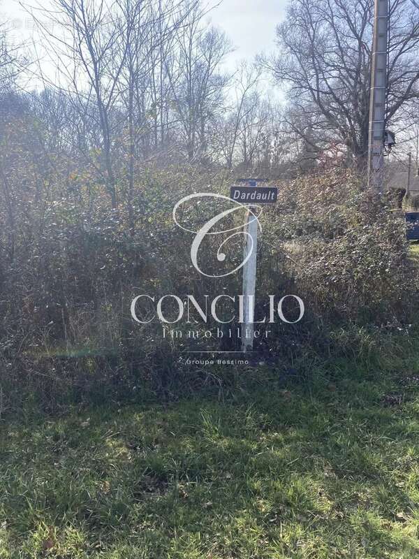 Terrain à LUCENAY-LES-AIX