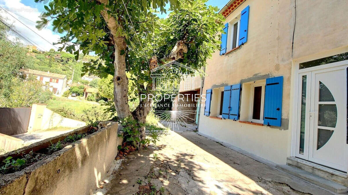 Appartement à BORMES-LES-MIMOSAS
