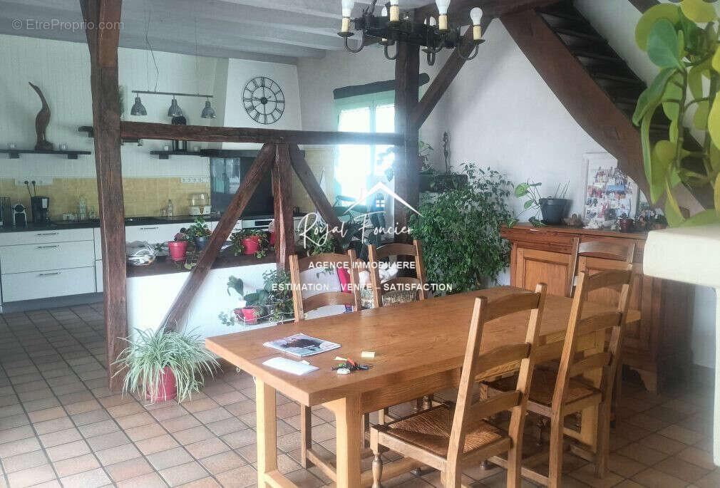 Maison à VAUX-SUR-VIENNE