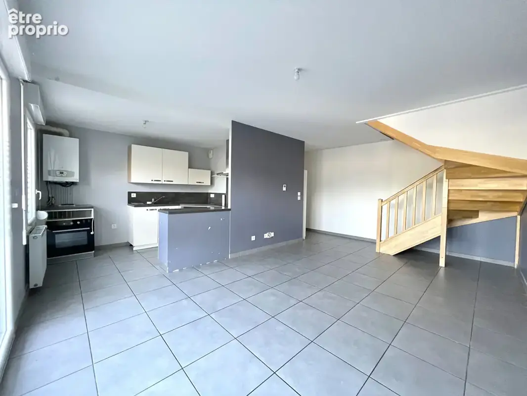 Appartement duplex avec terrasse et 2 places de parking à Richemont - photo 3