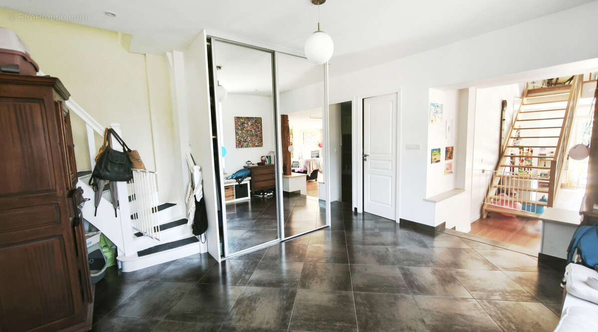 Belle maison d'habitation de 240 m2 - photo 6