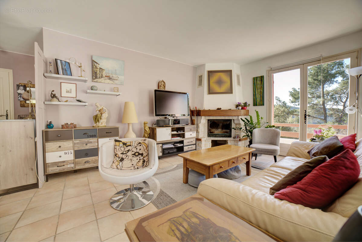 Maison à BAGNOLS-EN-FORET