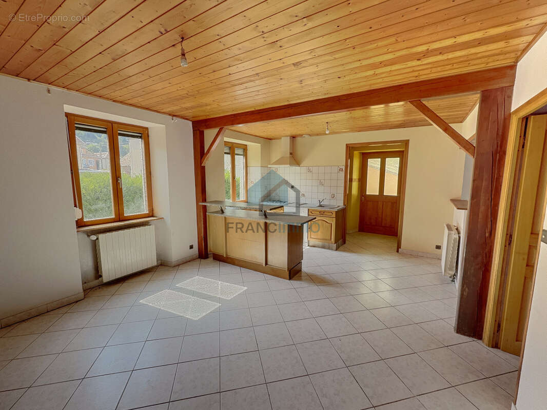 Appartement à PONT-DE-ROIDE