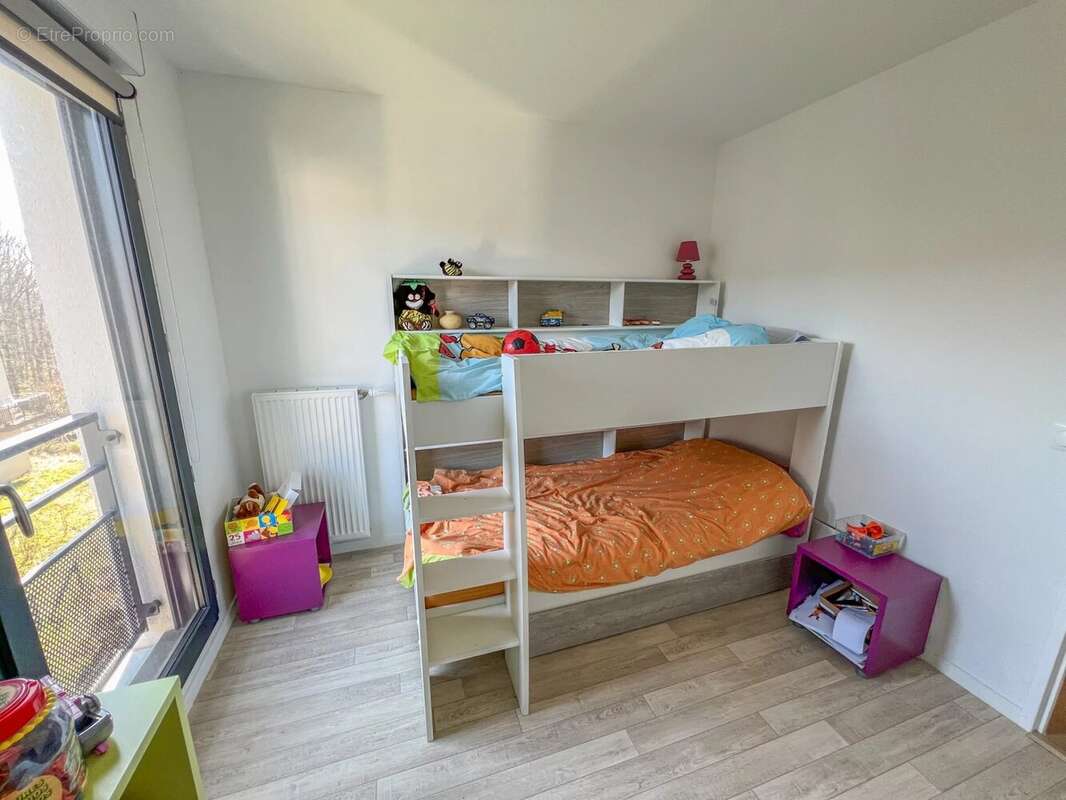 Appartement à LE MESNIL-SAINT-DENIS