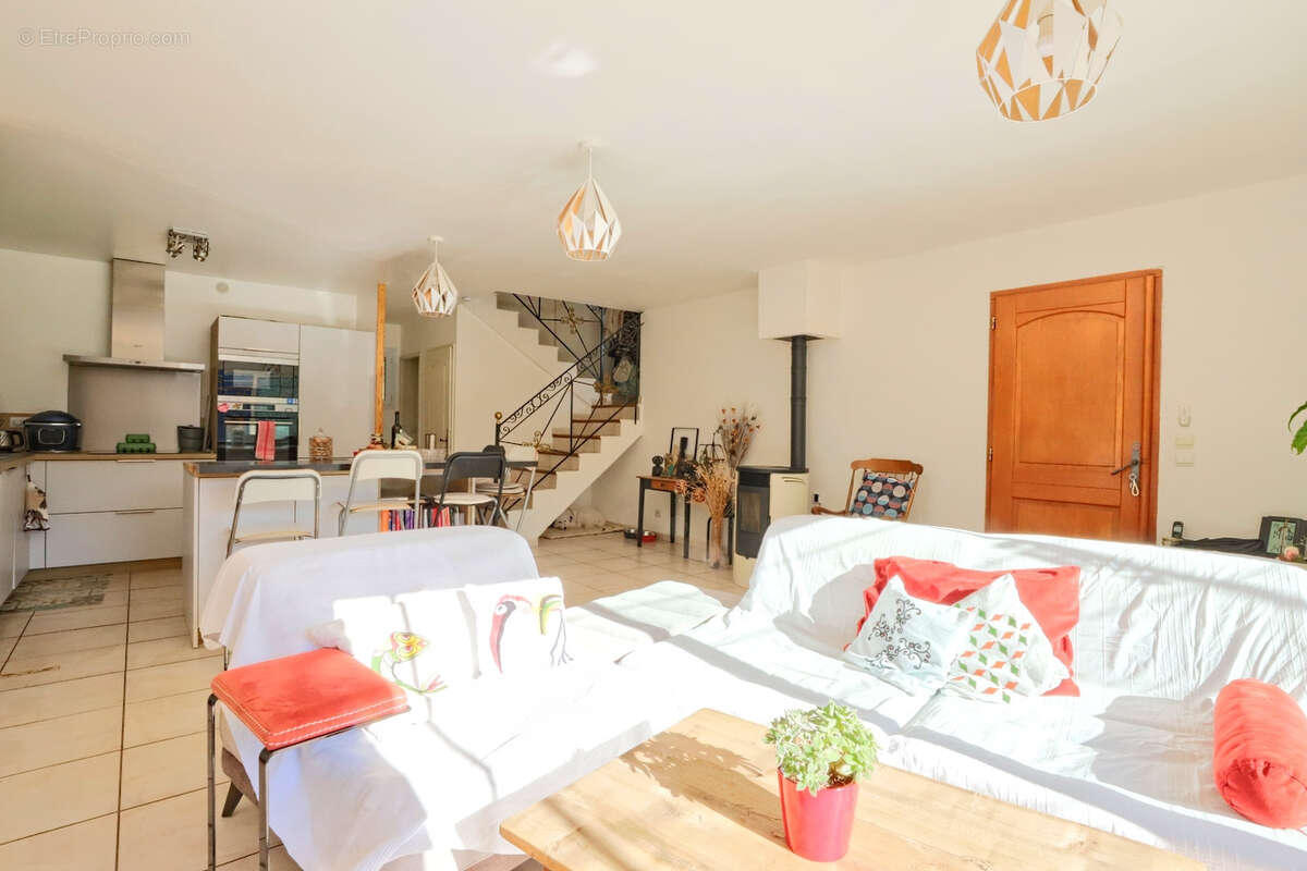 Maison à SOLLIES-TOUCAS