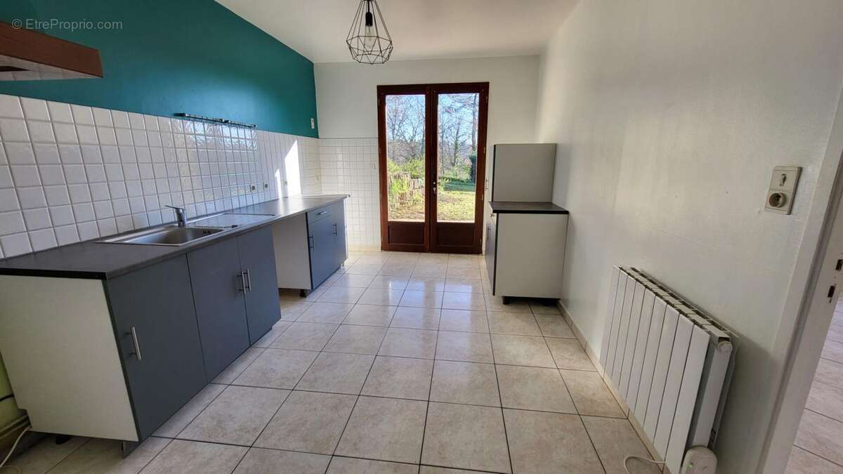 Maison à SAINT-GERMAIN-DU-SALEMBRE