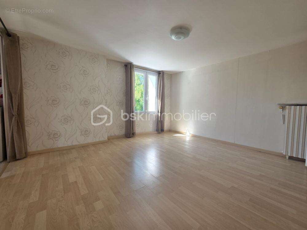 Maison à VERNOUX-EN-GATINE