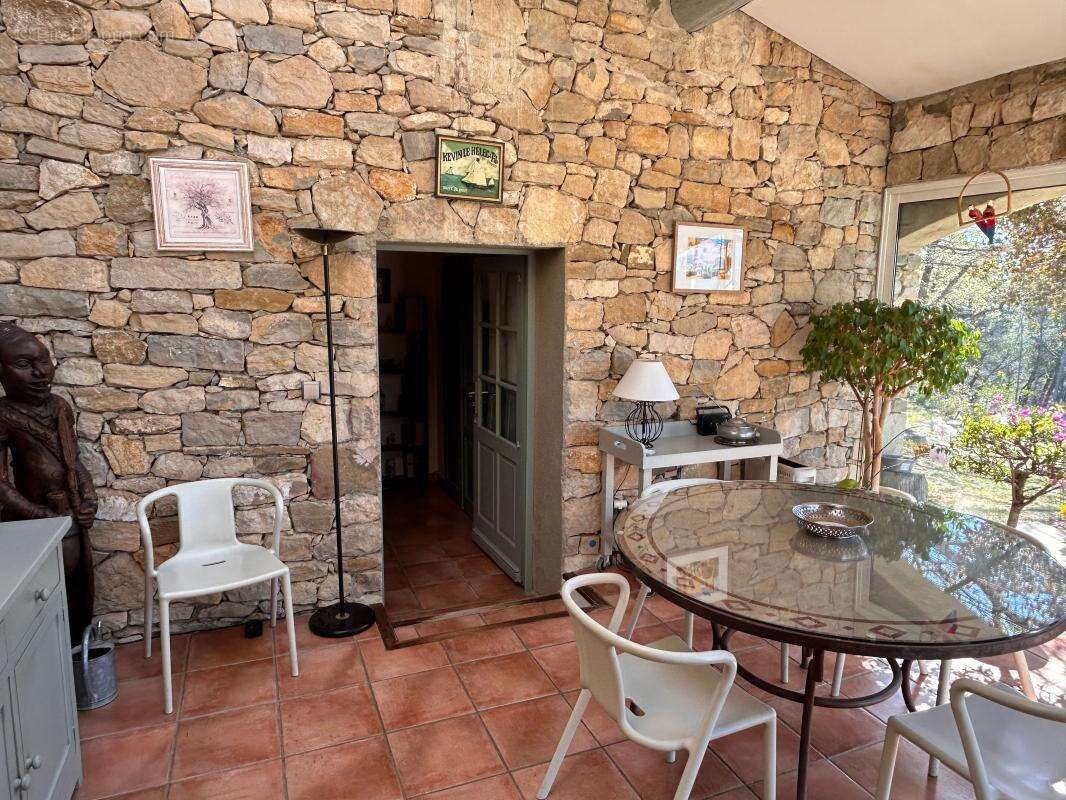 Maison à ENTRECHAUX