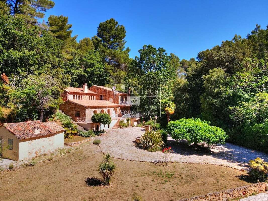 Maison à AUPS