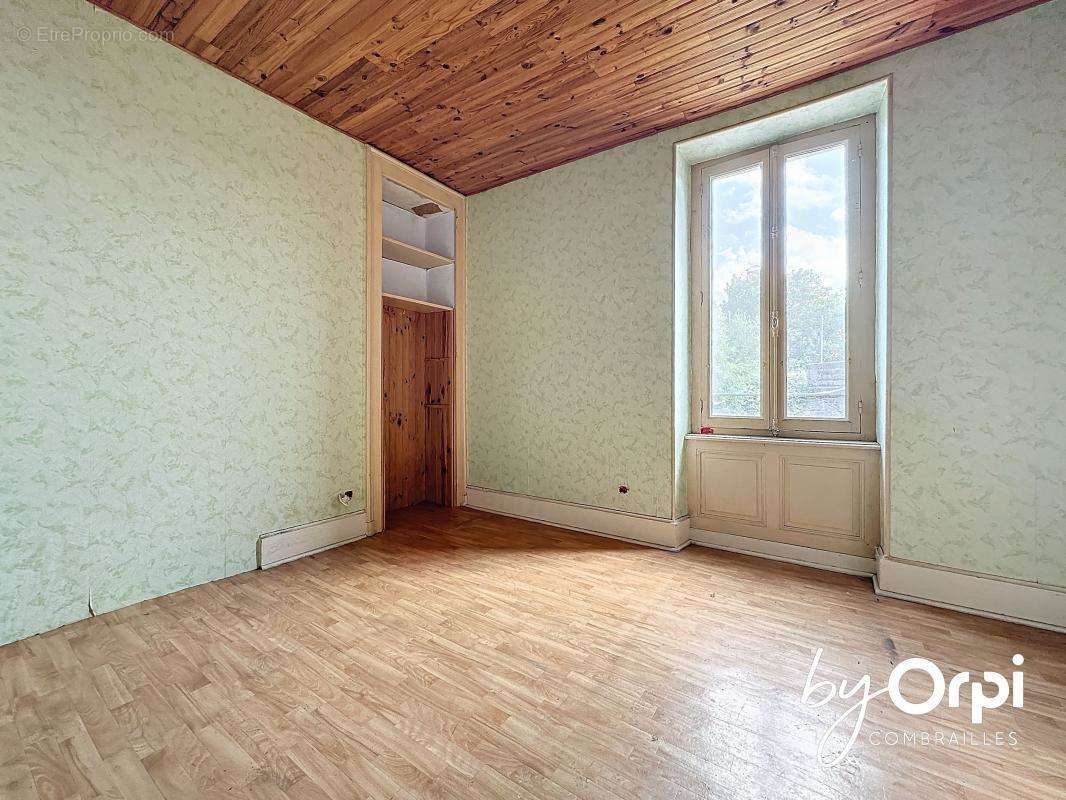 Appartement à SAINT-ELOY-LES-MINES