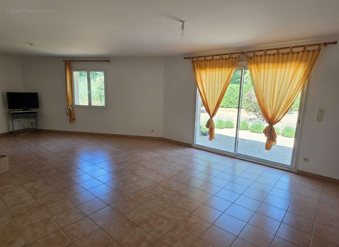 Maison 105 m² à Saint-Julien-L'ars  - photo 5