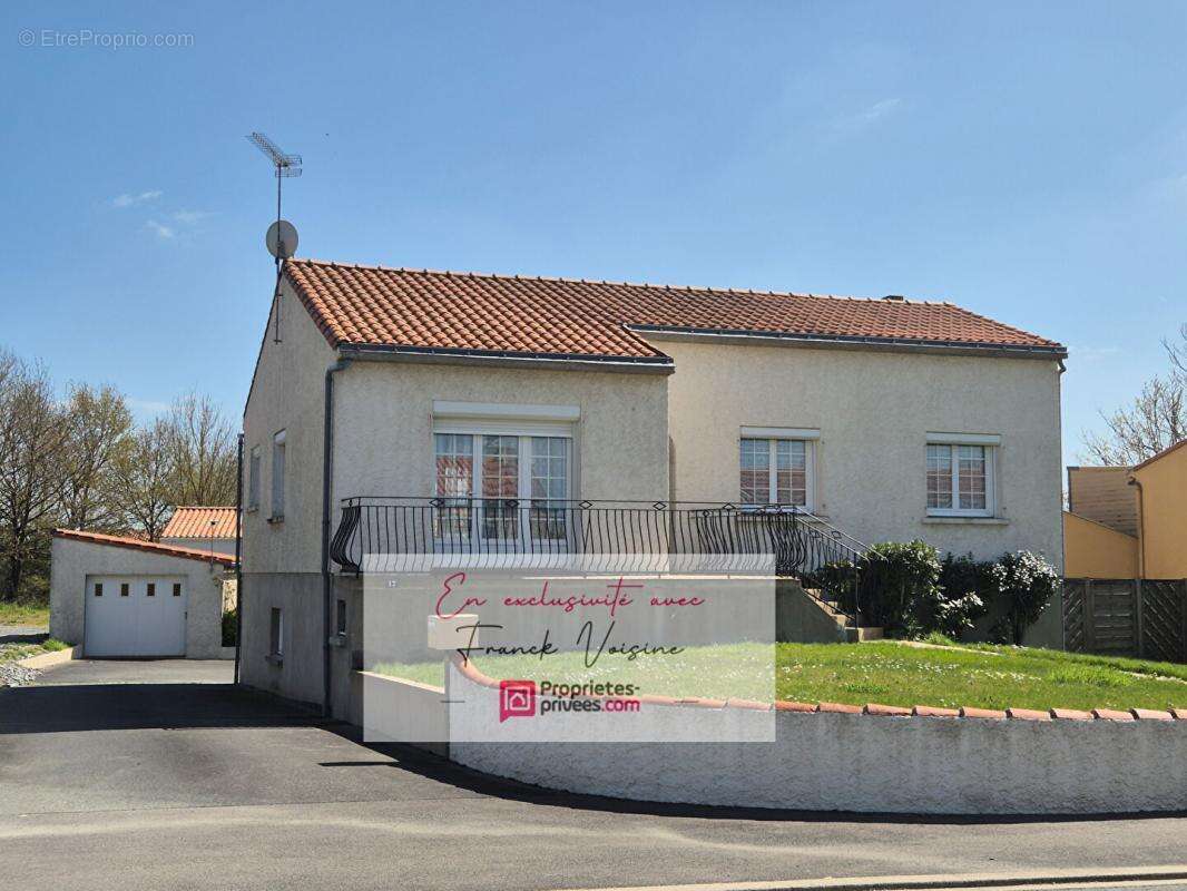 A VENDRE  en EXCLUSIVITE aux Herbiers, centre ville - Maison avec 4 chambres sur un terrain de  729 m2 env - photo 11