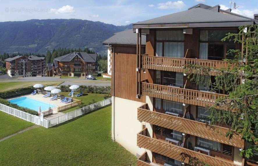 Appartement à MORILLON