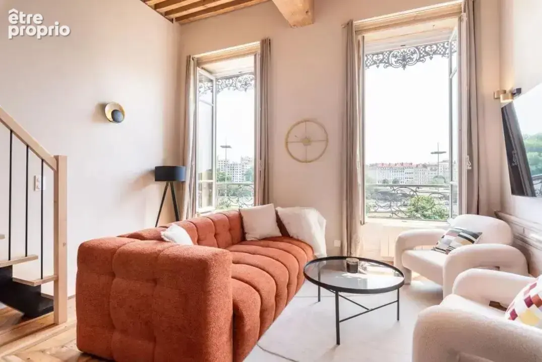 Superbe T2 meublé de tourisme avec cachet à Lyon 1er - DPE C - photo 3
