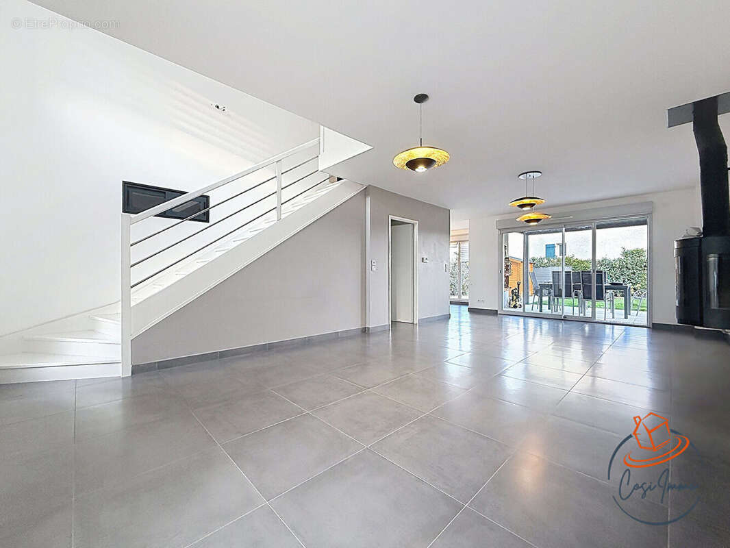Maison à PREVESSIN-MOENS