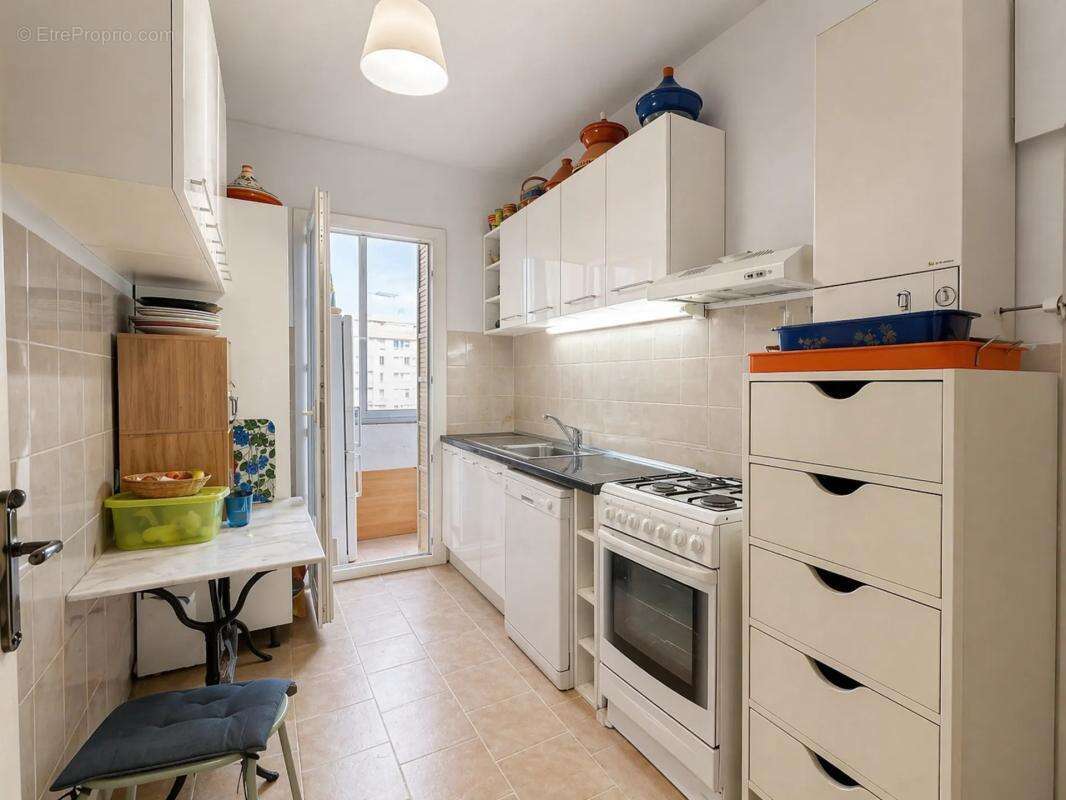 Appartement à MARSEILLE-4E