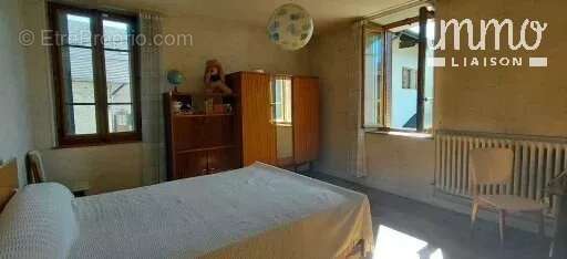 Appartement à BRISON-SAINT-INNOCENT