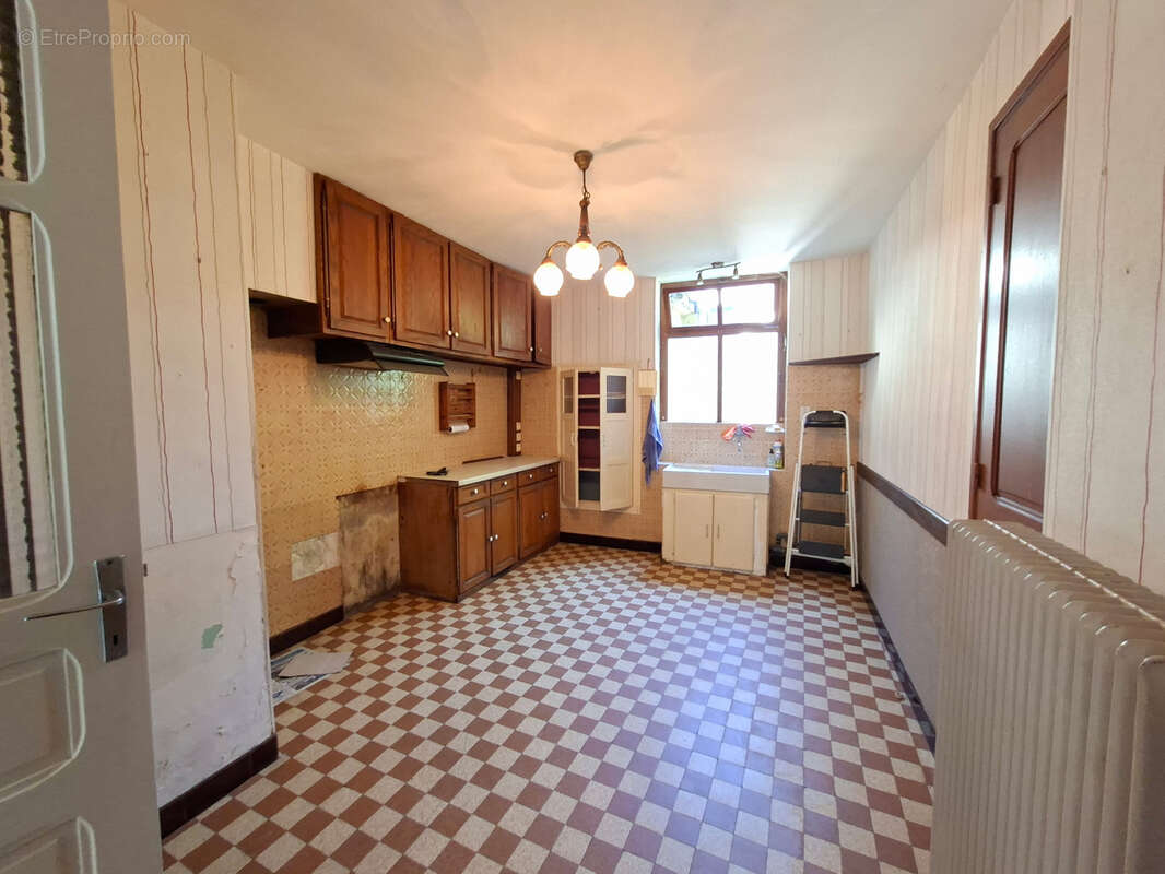 Grande maison de 130 m2 avec garage, dépendance et vastes abris sur jardin clos   Lagor (64170) - photo 5