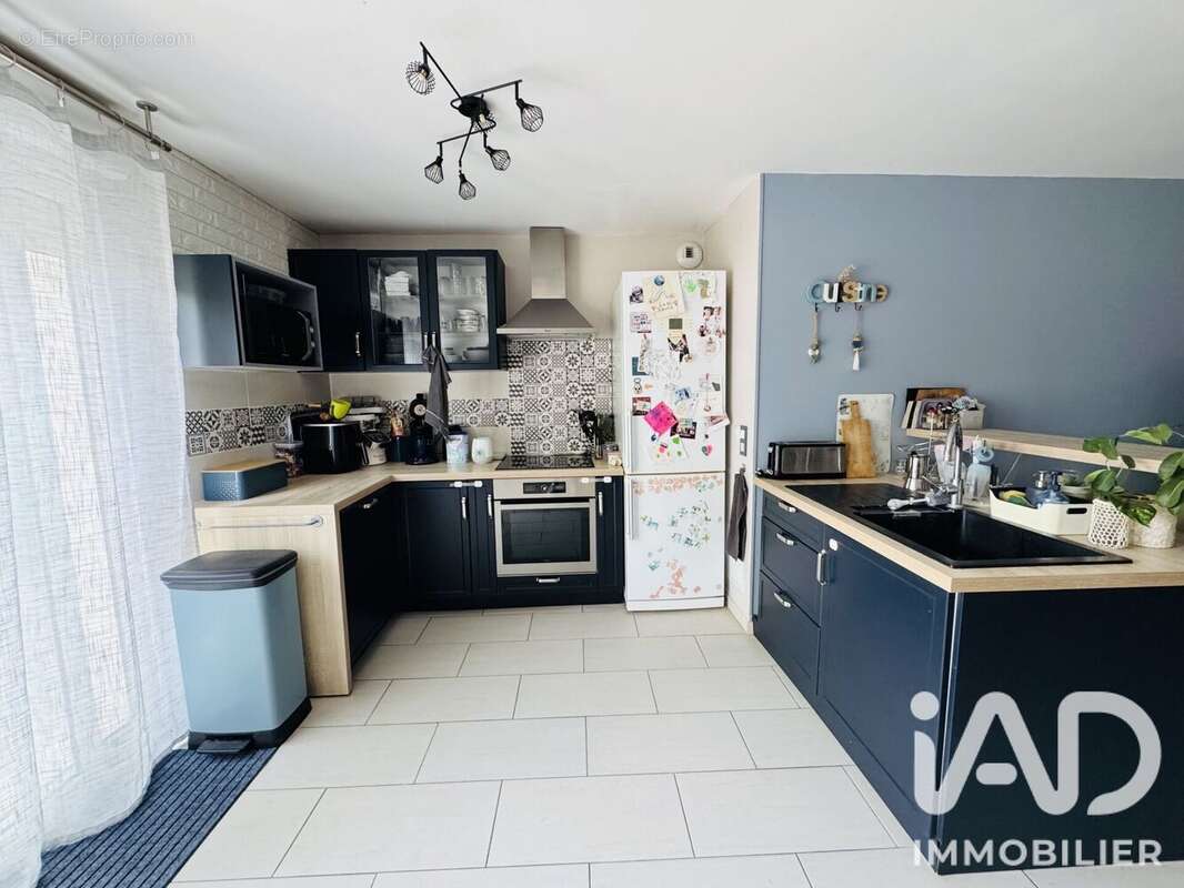 Maison 80 m² à Le Mesnil-Saint-Denis  - photo 4