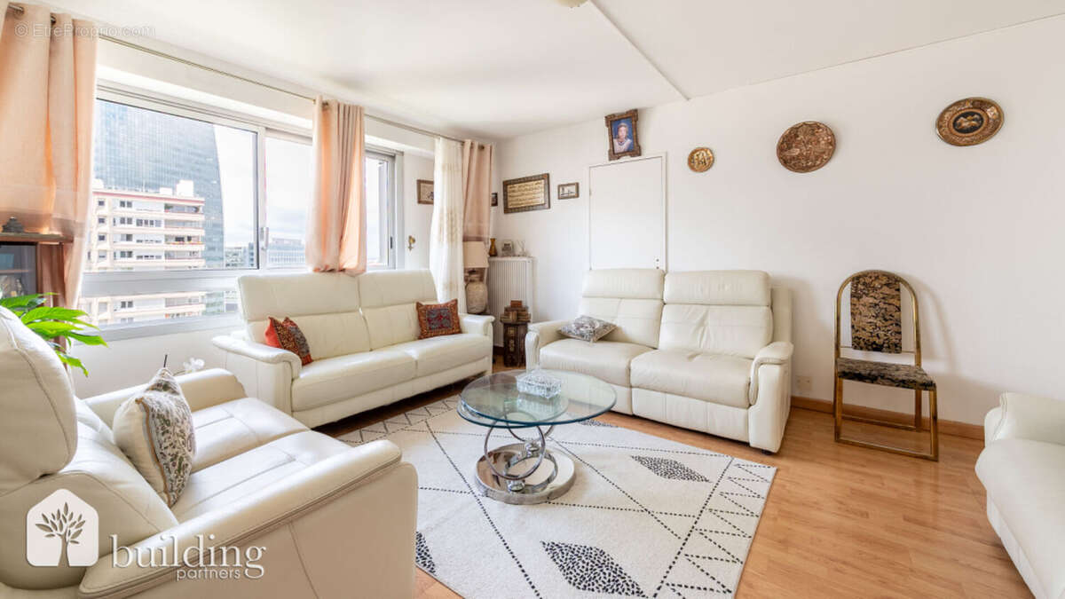 Appartement à COURBEVOIE