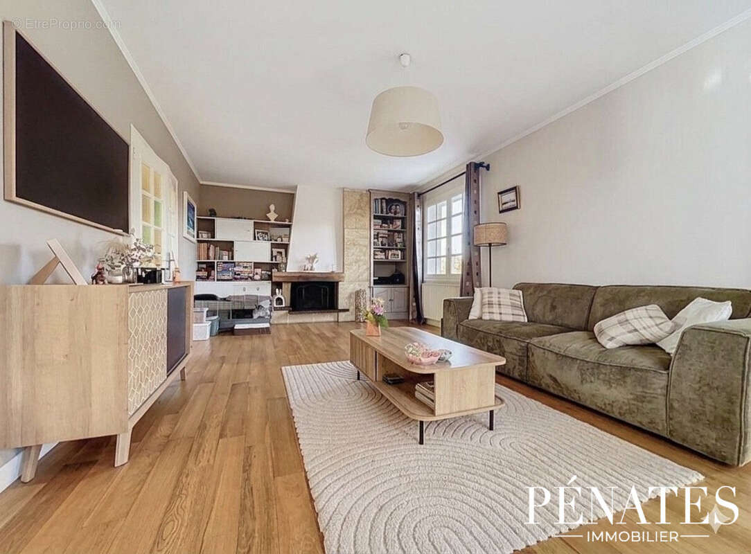 Maison à SAINT-ETIENNE-DU-ROUVRAY