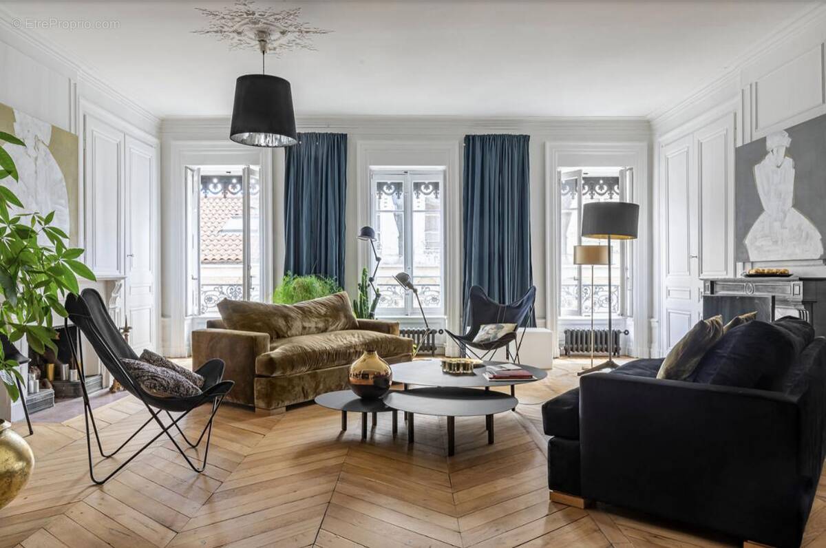 Appartement à PARIS-17E