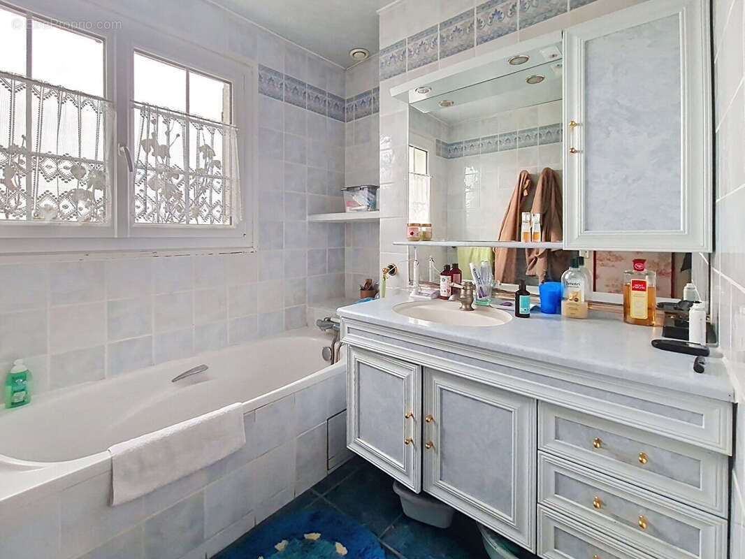 Maison à LES VENTES