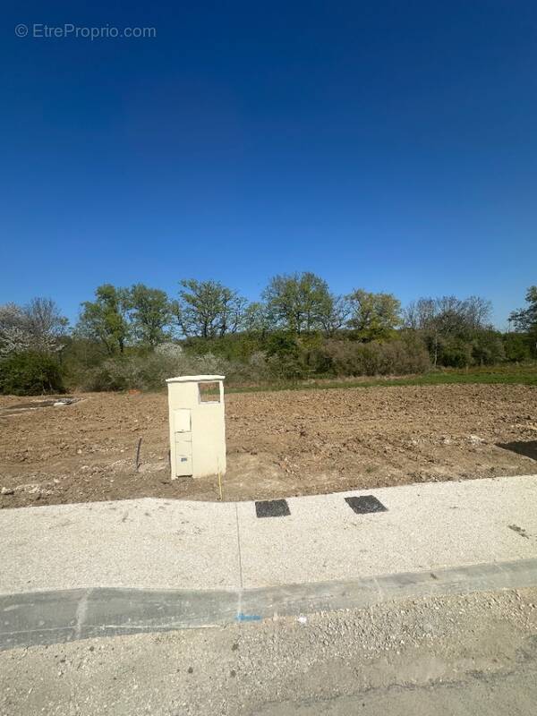 Terrain à PECQUEUSE