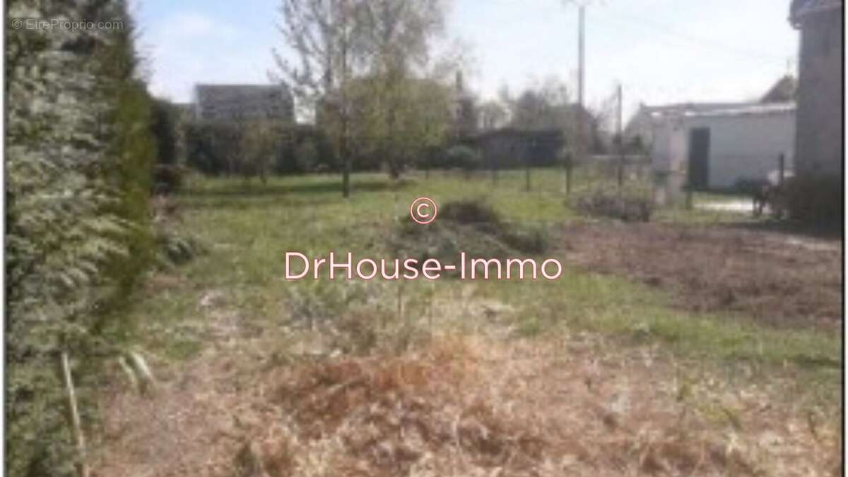 Terrain à AVESNES-LE-SEC