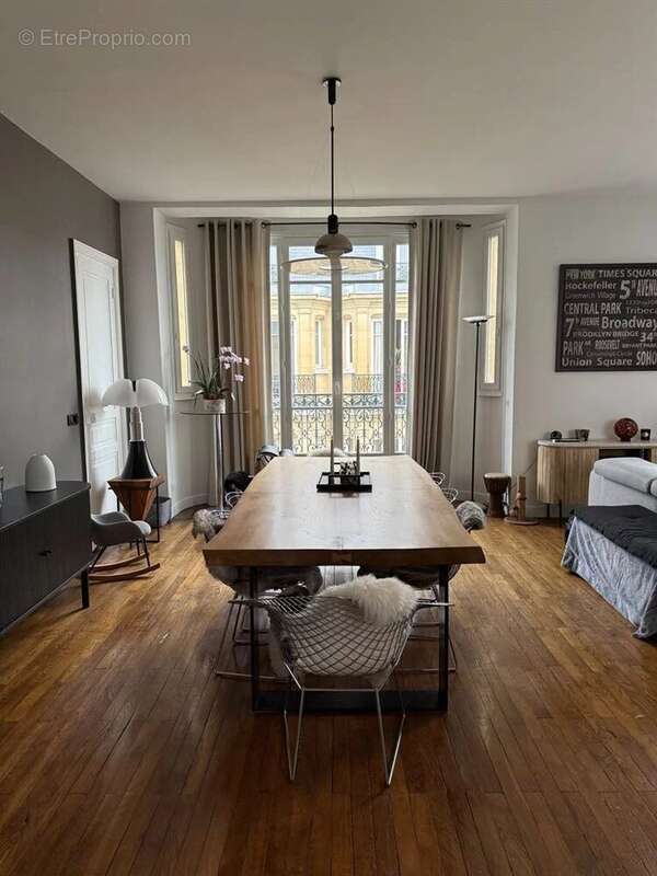 Appartement à NEUILLY-SUR-SEINE