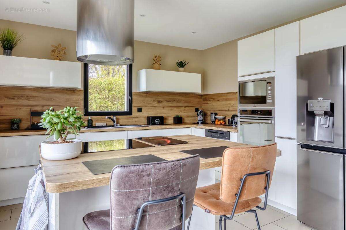 Maison à LA RIVIERE-SAINT-SAUVEUR