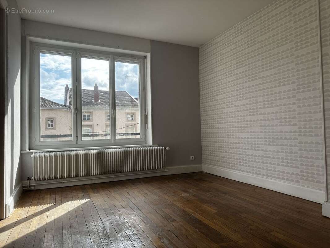 Appartement à CHARMES